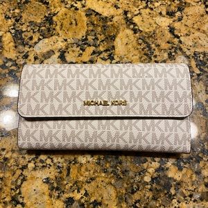Michael kors wallet